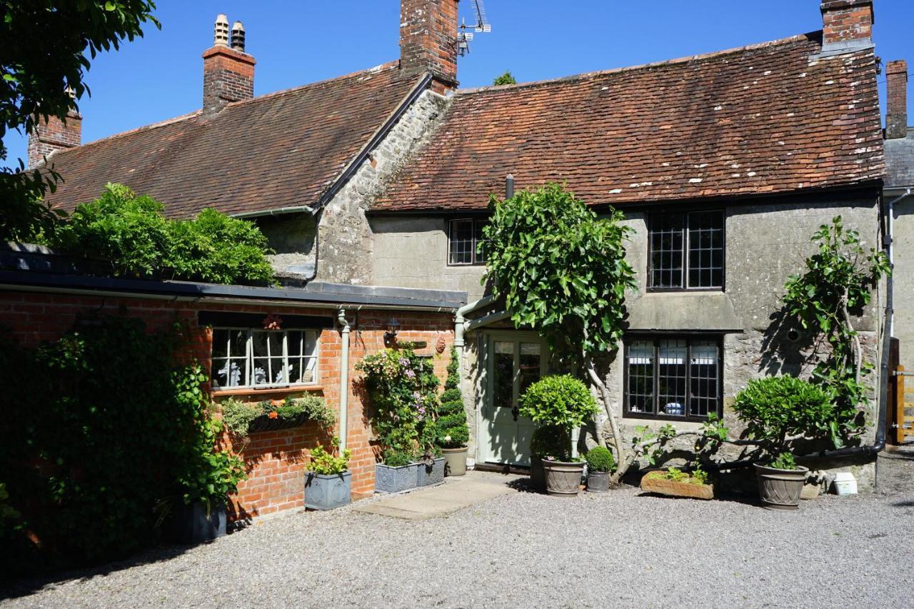 Stunning Historic 2-Bed House In Shaftesbury Exterior photo