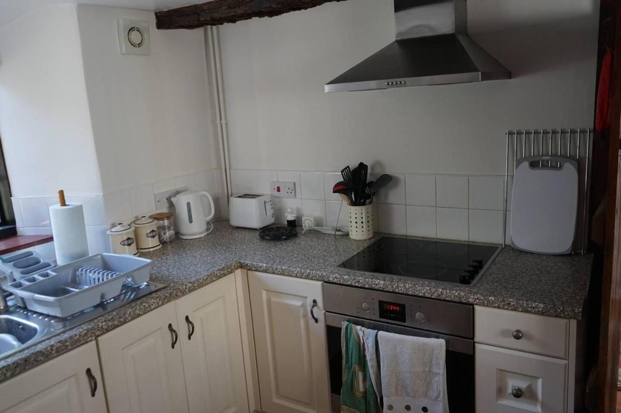 Stunning Historic 2-Bed House In Shaftesbury Exterior photo