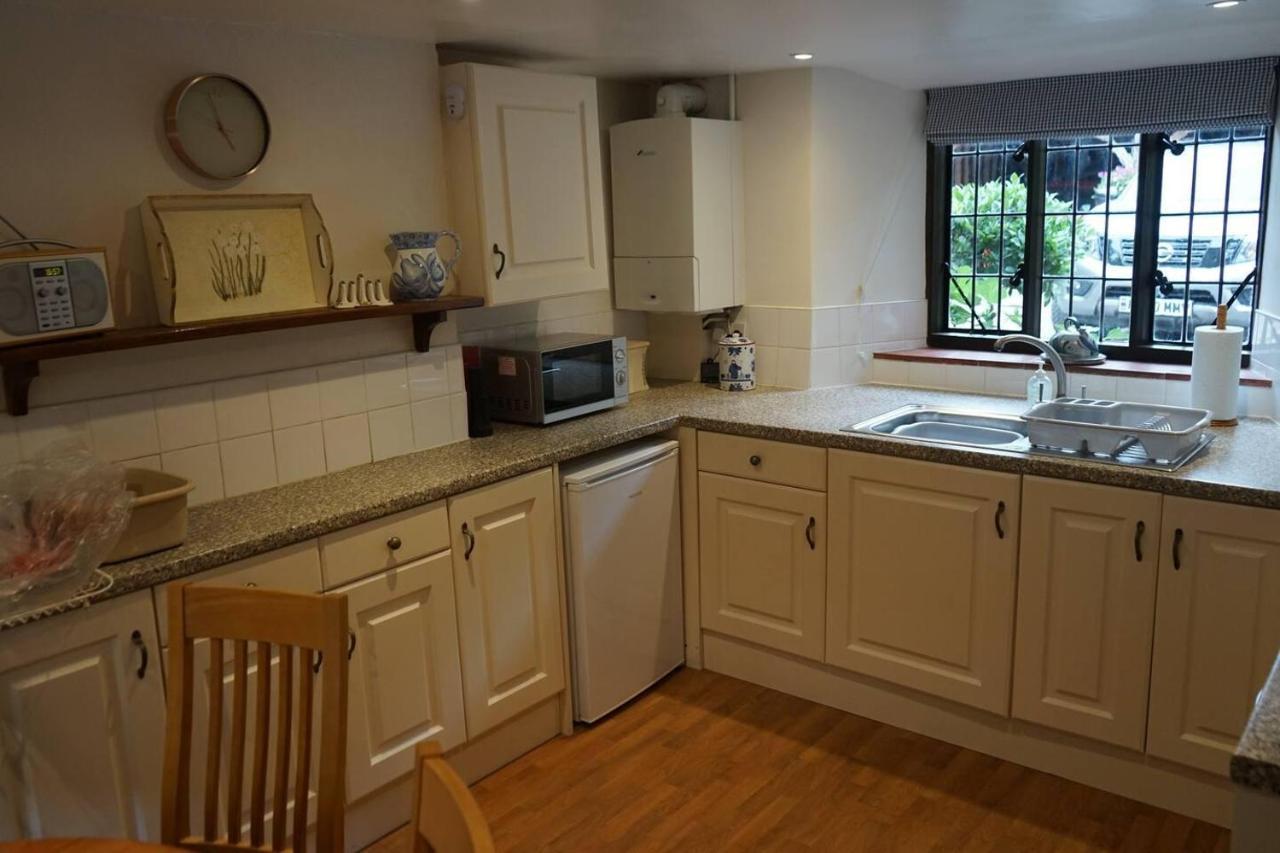 Stunning Historic 2-Bed House In Shaftesbury Exterior photo