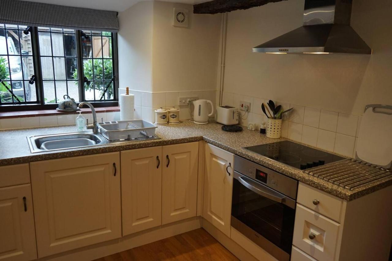 Stunning Historic 2-Bed House In Shaftesbury Exterior photo