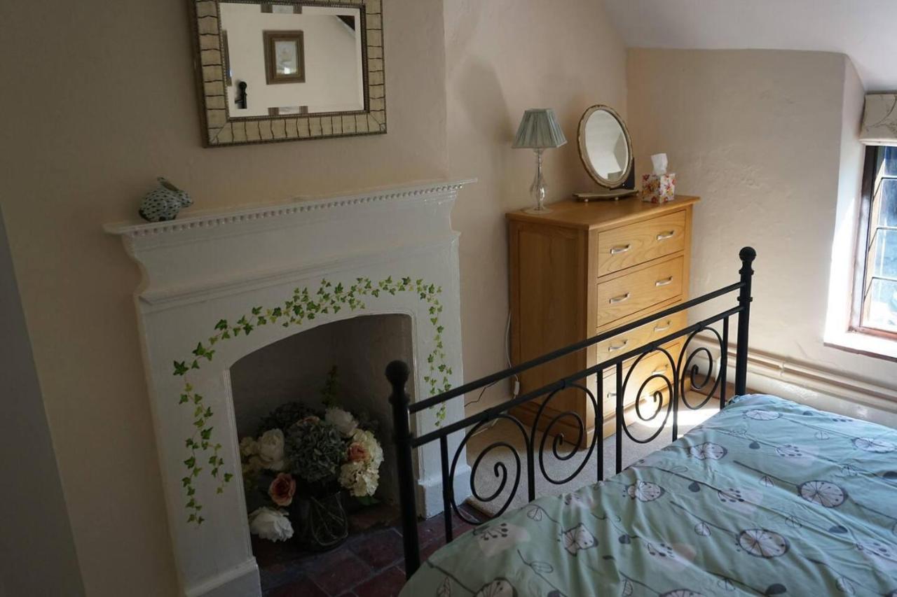 Stunning Historic 2-Bed House In Shaftesbury Exterior photo